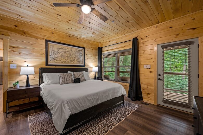 Dolly Parton Dream Cabin in the Smokies - Sevierville, Tennessee