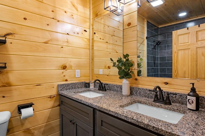Dolly Parton Dream Cabin in the Smokies - Sevierville, Tennessee