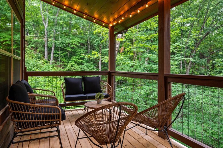 Dolly Parton Dream Cabin in the Smokies - Sevierville, Tennessee