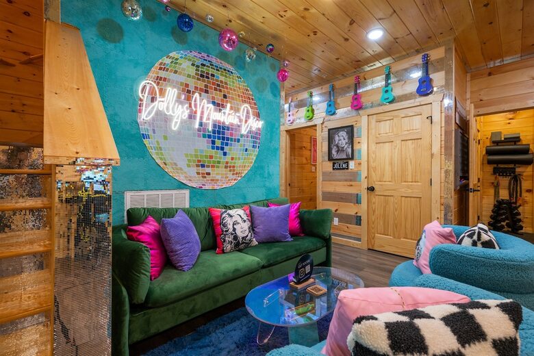 Dolly Parton Dream Cabin in the Smokies - Sevierville, Tennessee