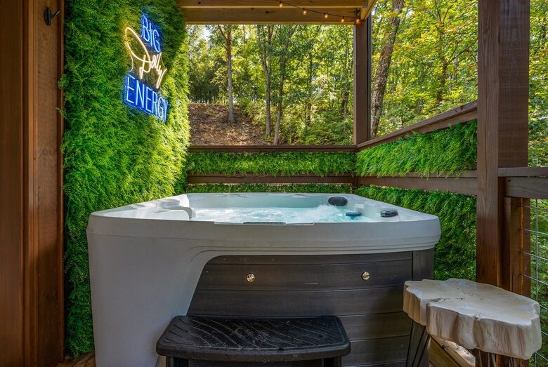 Dolly Parton Dream Cabin in the Smokies - Sevierville, Tennessee