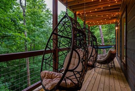 Dolly Parton Dream Cabin in the Smokies - Sevierville, Tennessee