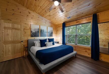 Dolly Parton Dream Cabin in the Smokies - Sevierville, Tennessee