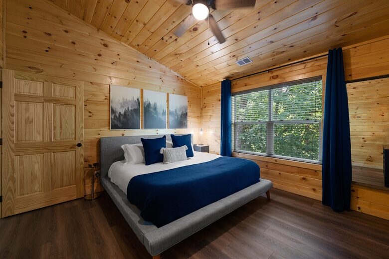 Dolly Parton Dream Cabin in the Smokies - Sevierville, Tennessee
