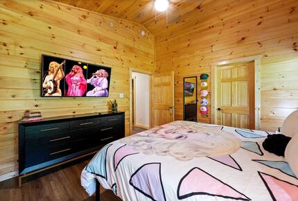 Dolly Parton Dream Cabin in the Smokies - Sevierville, Tennessee