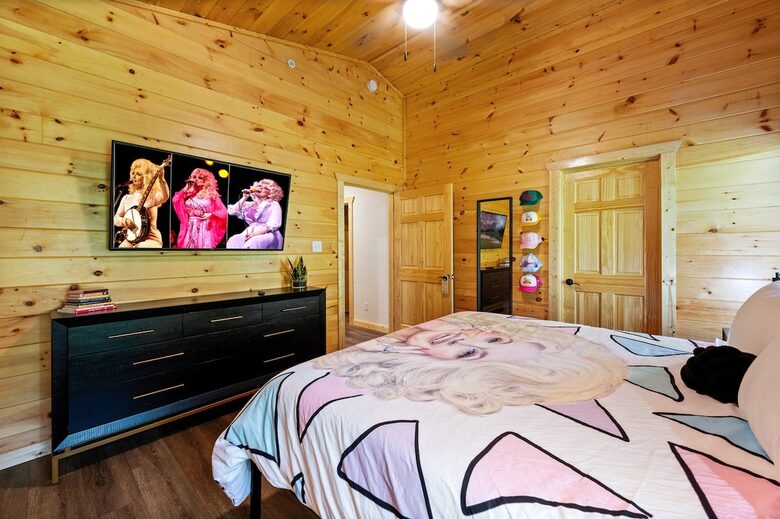 Dolly Parton Dream Cabin in the Smokies - Sevierville, Tennessee
