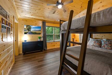 Dolly Parton Dream Cabin in the Smokies - Sevierville, Tennessee