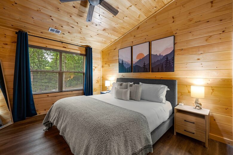 Dolly Parton Dream Cabin in the Smokies - Sevierville, Tennessee