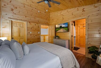 Dolly Parton Dream Cabin in the Smokies - Sevierville, Tennessee