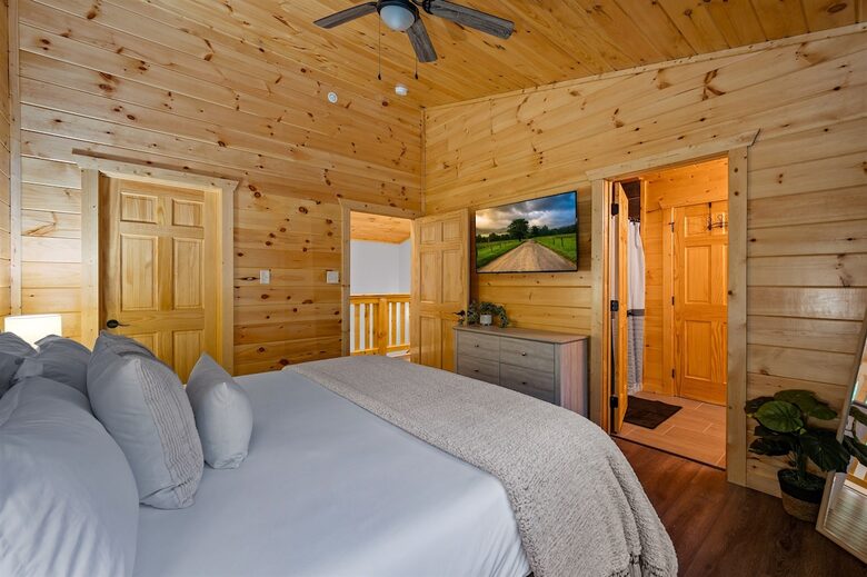 Dolly Parton Dream Cabin in the Smokies - Sevierville, Tennessee