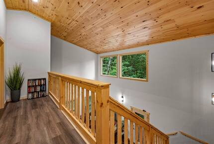 Dolly Parton Dream Cabin in the Smokies - Sevierville, Tennessee