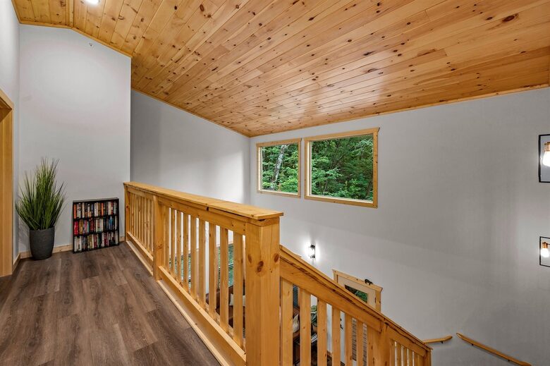 Dolly Parton Dream Cabin in the Smokies - Sevierville, Tennessee