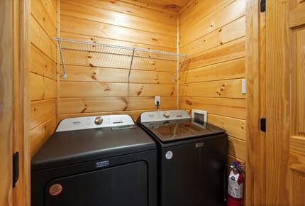 Dolly Parton Dream Cabin in the Smokies - Sevierville, Tennessee