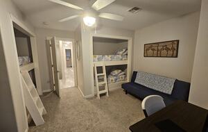 Bunkroom with 4 Bunks and Futon