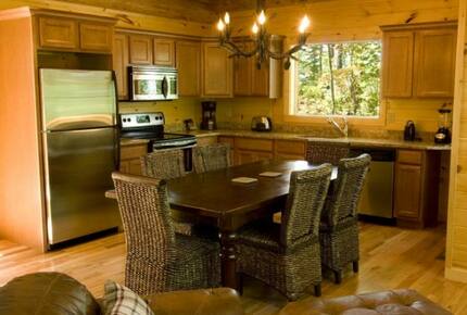 Beautiful Smoky Mountain Log Home - Bryson City, North Carolina