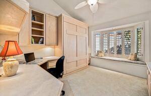 3rd bedroom as an office