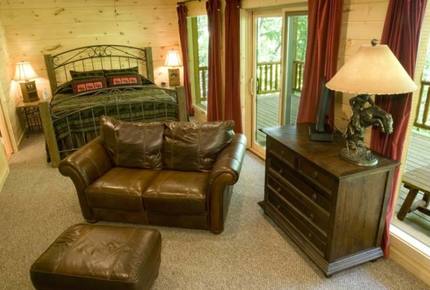 Beautiful Smoky Mountain Log Home - Bryson City, North Carolina