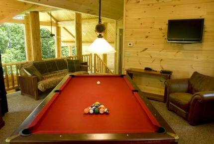 Beautiful Smoky Mountain Log Home - Bryson City, North Carolina