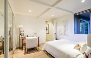 Iconic Mid-Century Modern Retreat in West Vancouver - West Vancouver, Canada