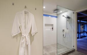 Iconic Mid-Century Modern Retreat in West Vancouver - West Vancouver, Canada