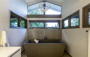 Iconic Mid-Century Modern Retreat in West Vancouver - West Vancouver, Canada