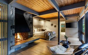 Iconic Mid-Century Modern Retreat in West Vancouver - West Vancouver, Canada