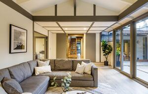 Iconic Mid-Century Modern Retreat in West Vancouver - West Vancouver, Canada