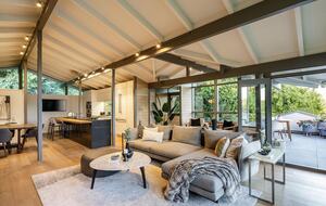 Iconic Mid-Century Modern Retreat in West Vancouver - West Vancouver, Canada