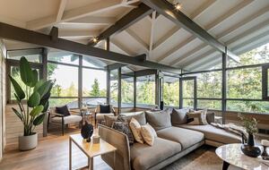 Iconic Mid-Century Modern Retreat in West Vancouver - West Vancouver, Canada