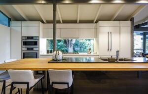 Iconic Mid-Century Modern Retreat in West Vancouver - West Vancouver, Canada