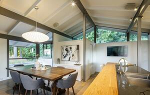 Iconic Mid-Century Modern Retreat in West Vancouver - West Vancouver, Canada