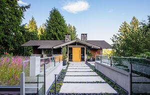 Iconic Mid-Century Modern Retreat in West Vancouver - West Vancouver, Canada