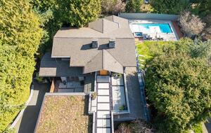 Iconic Mid-Century Modern Retreat in West Vancouver - West Vancouver, Canada