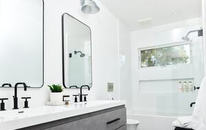 Elegant Napa Getaway with Poolside Views and Wine Country Charm - Napa, California