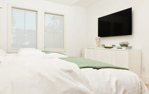 Elegant Napa Getaway with Poolside Views and Wine Country Charm - Napa, California