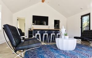 Elegant Napa Getaway with Poolside Views and Wine Country Charm - Napa, California