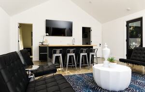 Elegant Napa Getaway with Poolside Views and Wine Country Charm - Napa, California