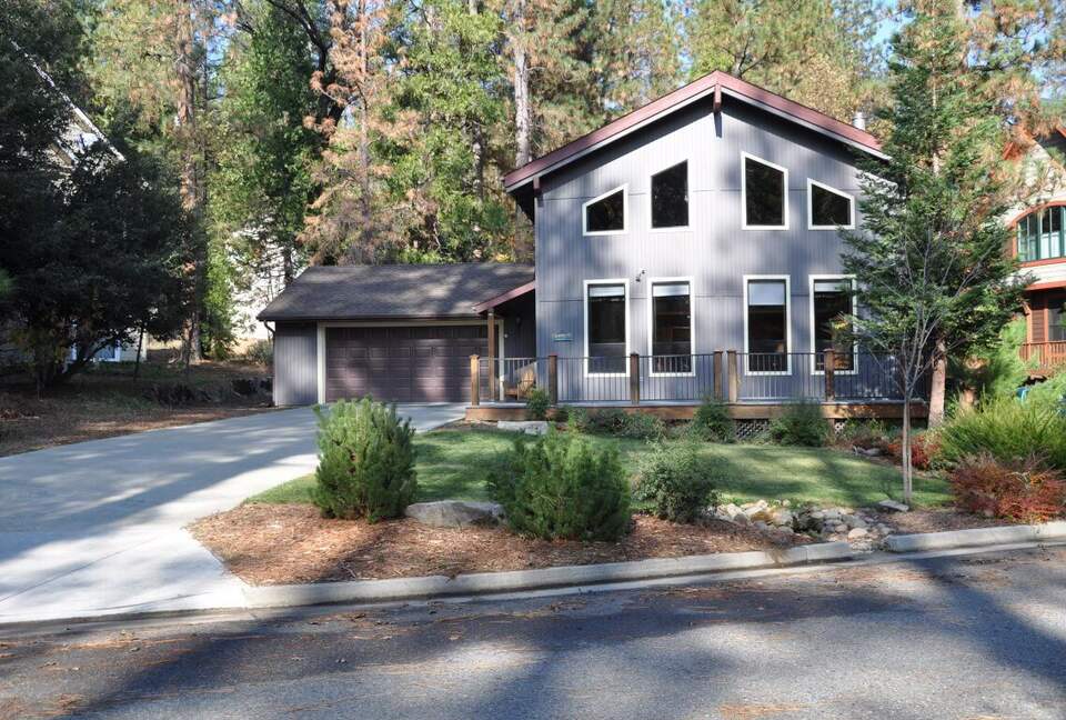 Bass Lake Escape | A Cozy Retreat Near Yosemite - Bass Lake, California