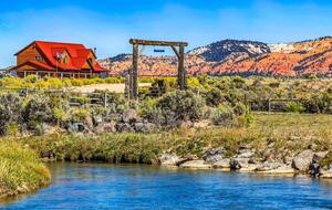 Riverside Majesty | An Elegant Escape in Panguitch - Panguitch, Utah