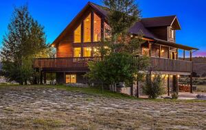 Riverside Majesty | An Elegant Escape in Panguitch - Panguitch, Utah