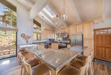 Tahoe City Family Retreat Near Outdoor Recreation - Tahoe City, California