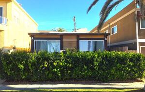 Cozy Oceanfront Getaway | Steps to the Beach - Oceanside, California