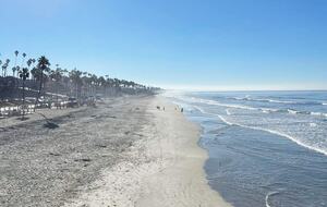 Cozy Oceanfront Getaway | Steps to the Beach - Oceanside, California
