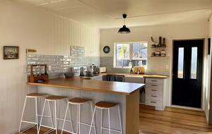 Charming Coastal Retreat in Whangamatā - Whangamatā, New Zealand
