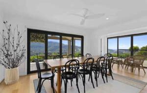 Elegant Countryside Estate with Pool & Cottage in Berry - Woodhill, Australia