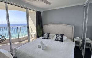 Main Beach Retreat | Stylish Apartment with Panoramic Ocean Views - Gold Coast, Australia