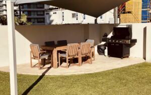 Main Beach Retreat | Stylish Apartment with Panoramic Ocean Views - Gold Coast, Australia