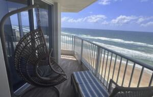 Main Beach Retreat | Stylish Apartment with Panoramic Ocean Views - Gold Coast, Australia