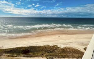 Main Beach Retreat | Stylish Apartment with Panoramic Ocean Views - Gold Coast, Australia