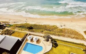 Main Beach Retreat | Stylish Apartment with Panoramic Ocean Views - Gold Coast, Australia